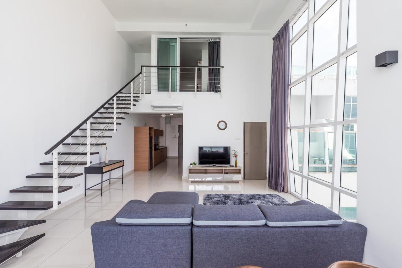 Maritime Penthouse Suite By The Sea George Town Bagian luar foto