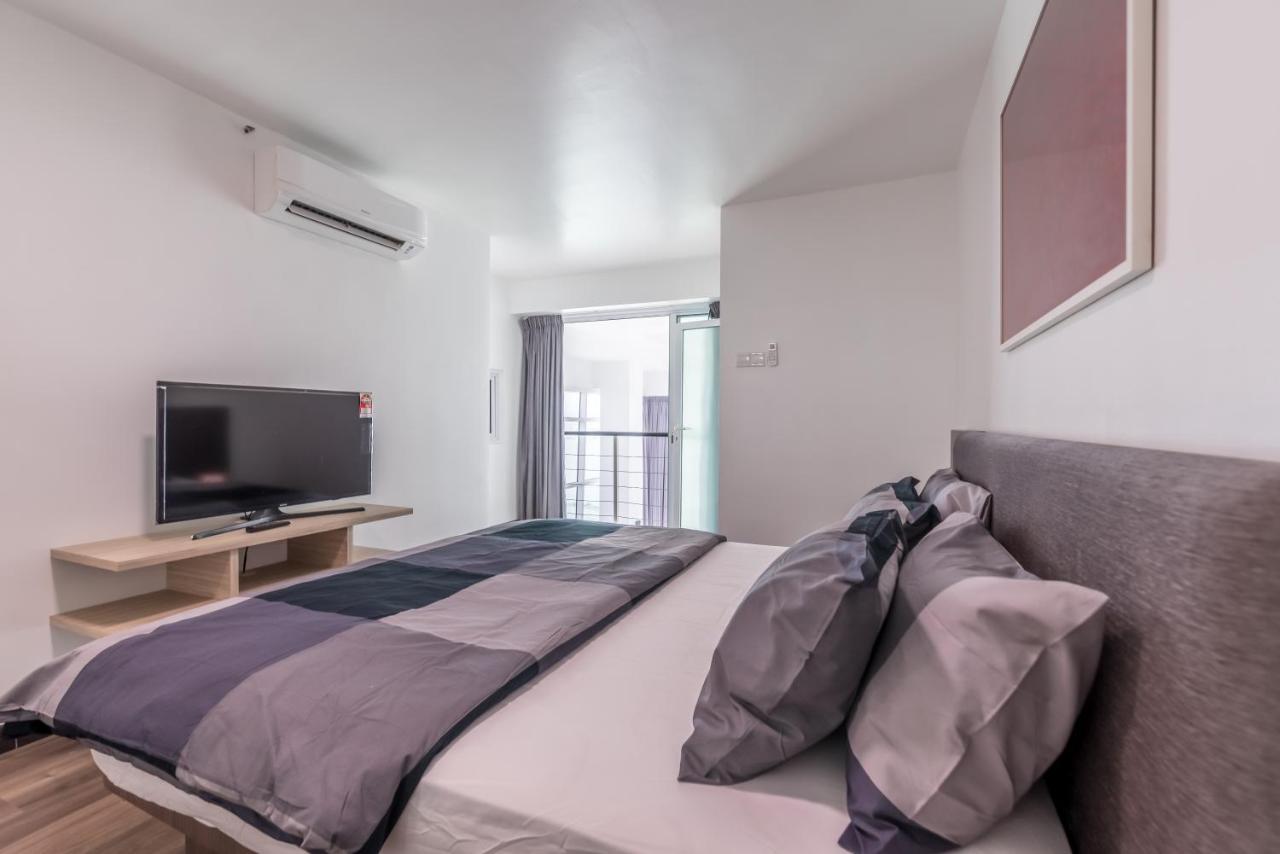 Maritime Penthouse Suite By The Sea George Town Bagian luar foto