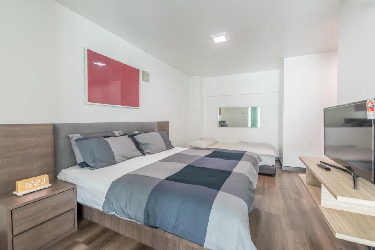 Maritime Penthouse Suite By The Sea George Town Bagian luar foto