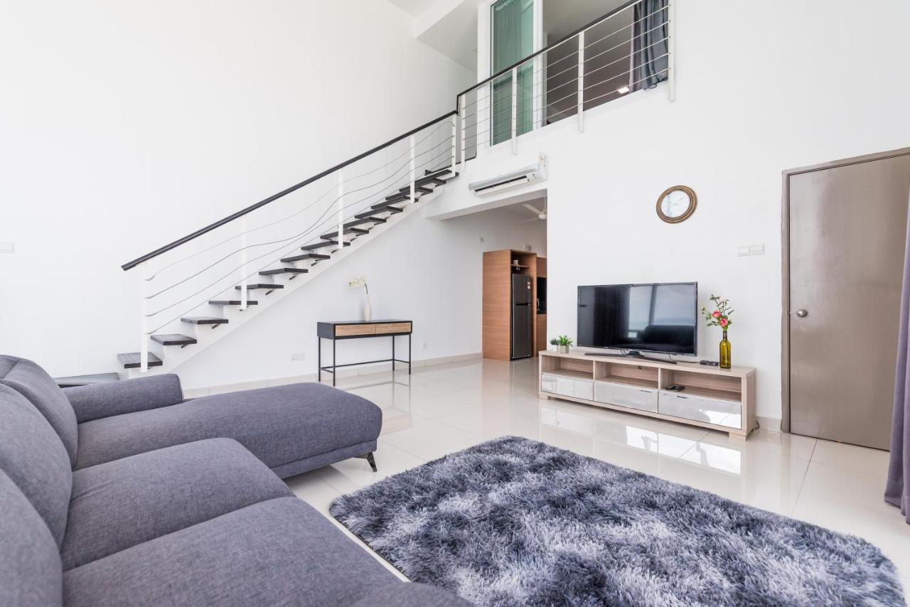 Maritime Penthouse Suite By The Sea George Town Bagian luar foto