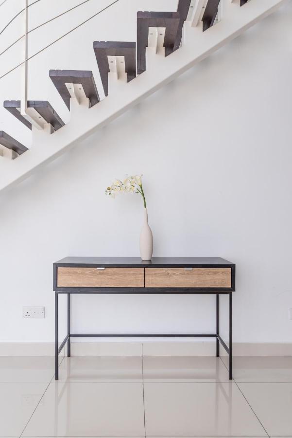 Maritime Penthouse Suite By The Sea George Town Bagian luar foto