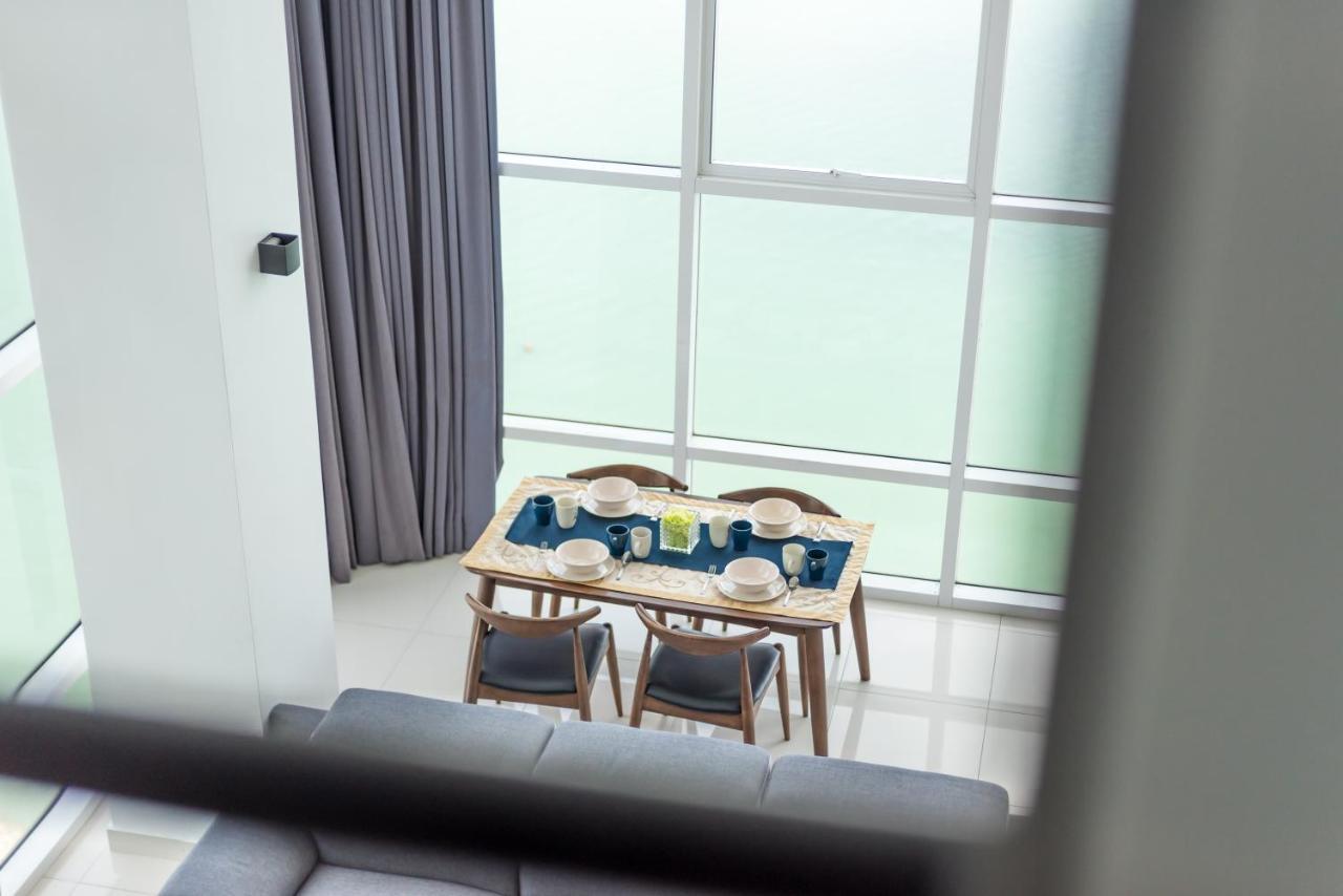 Maritime Penthouse Suite By The Sea George Town Bagian luar foto